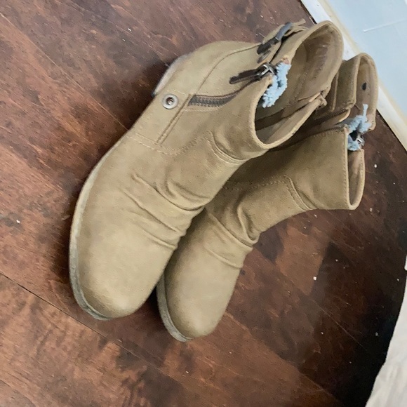 Tan booties - Picture 1 of 3